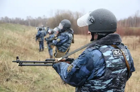 От дубинок и электрошокера до собак и водометов
